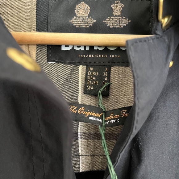 Barbour Paxton Longline Showerproof Jacket - Picture 5 of 5